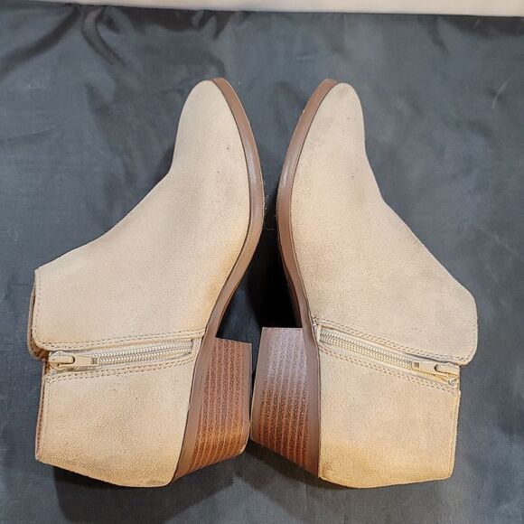 UNR8ED SIDE ZIPPER +ROUND TOE ANKLE BOOTIE - Picture 11 of 15